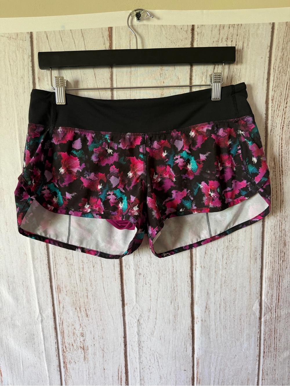 Lululemon Speed Shorts in the "Mini Midnight Bloom Black Deep Fuchsia" Size 8